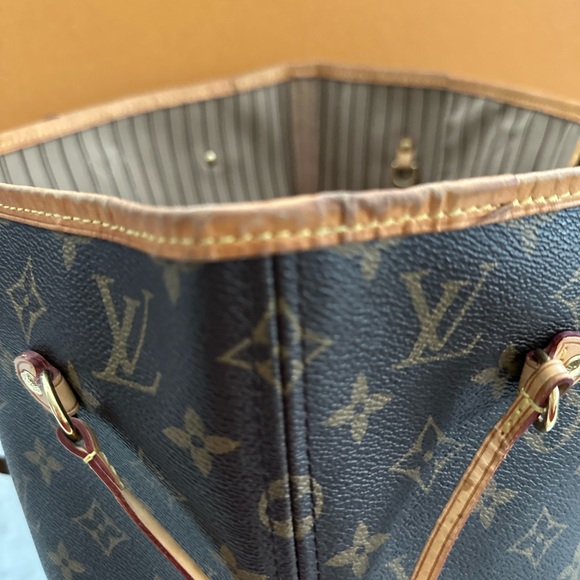 Authentic Louis Vuitton Neverfull. Great condition. Pouch not included. - Picture 4 of 9